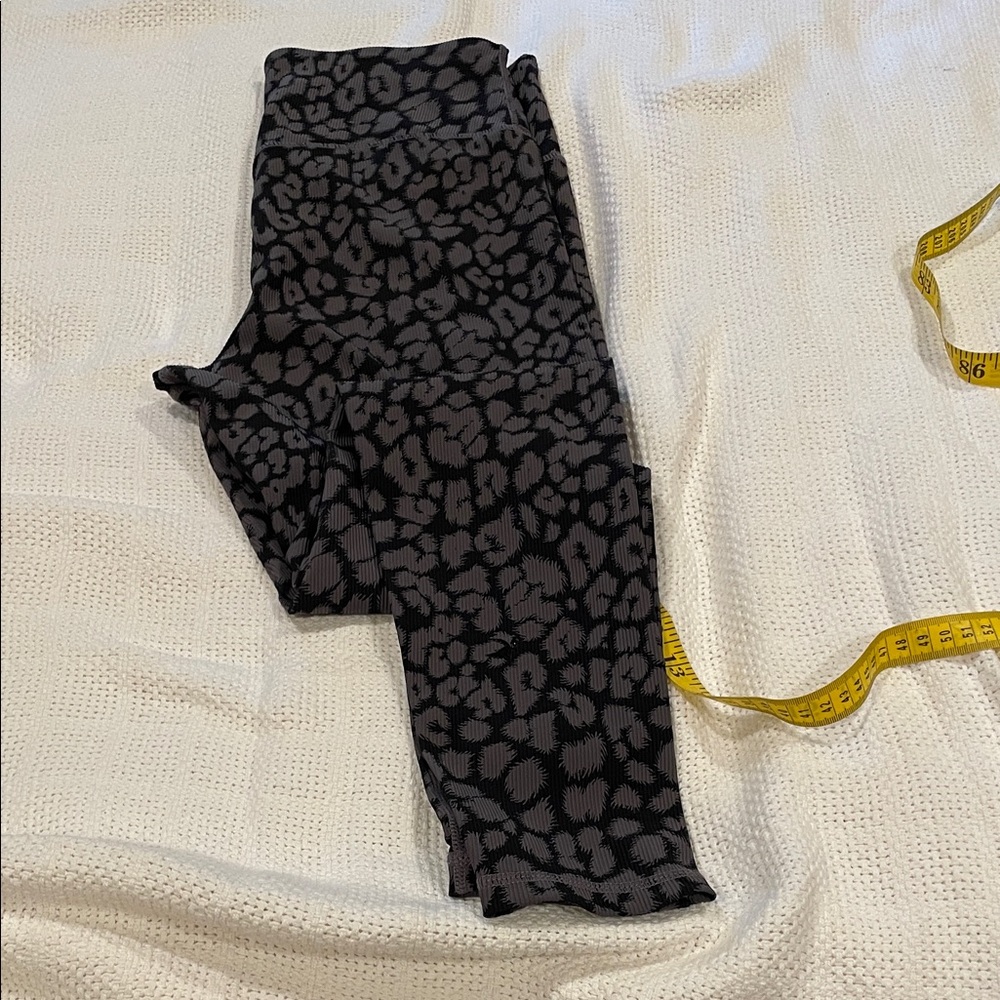 Glyder leggings in animal round, size large